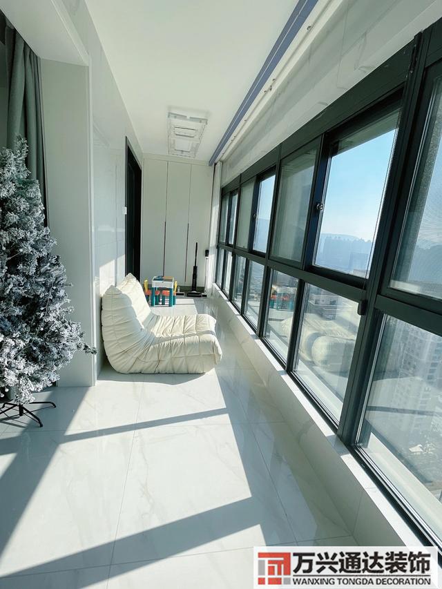 白色裝修風(fēng)格白色裝修風(fēng)格配什么顏色家具