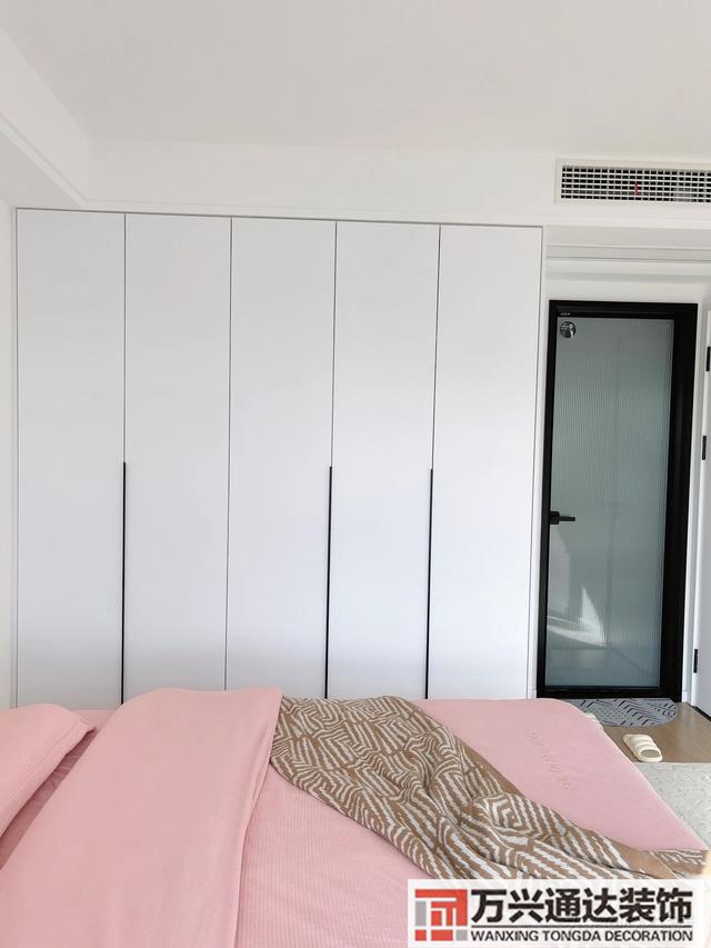 白色裝修風(fēng)格白色裝修風(fēng)格配什么顏色家具