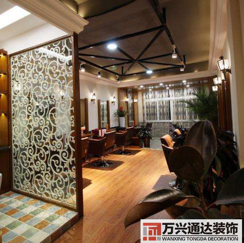 復(fù)古美發(fā)店裝修效果圖美發(fā)店裝修歐美風(fēng)格圖片大全